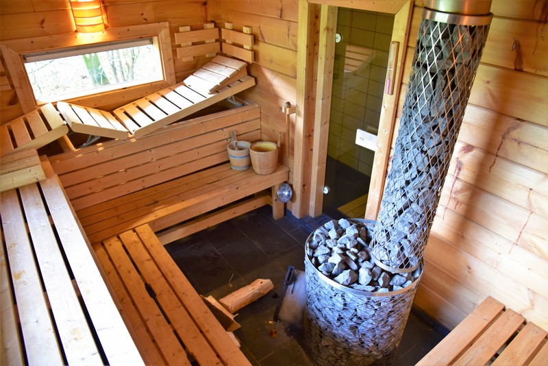 puppy Winderig houten Sauna | B&B de Hamshorst | Houtgestookte Sauna met uizicht